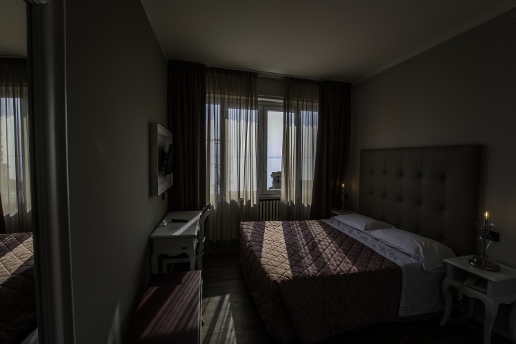 Standard Double room with lake view