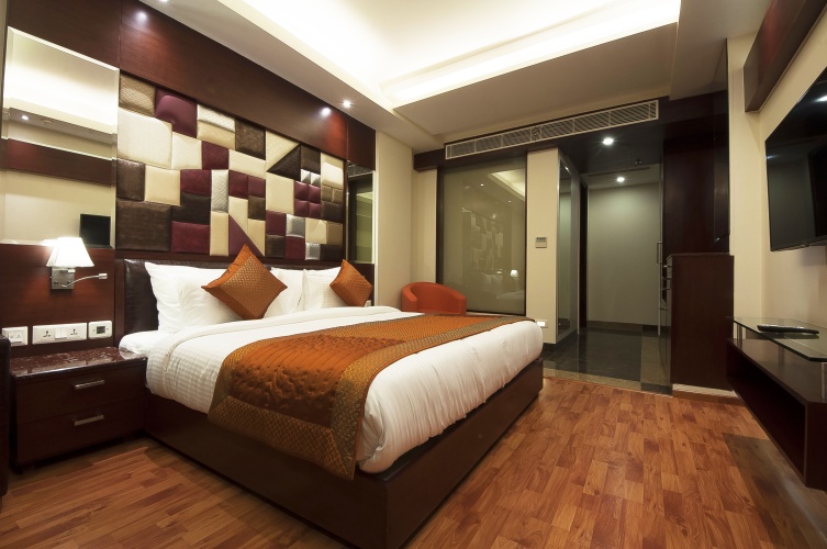 Standard Double Club room with city view