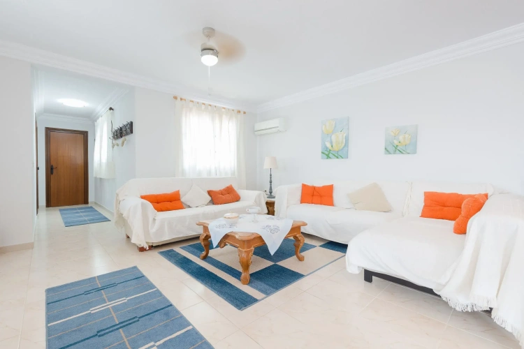 4 Bedrooms Villa