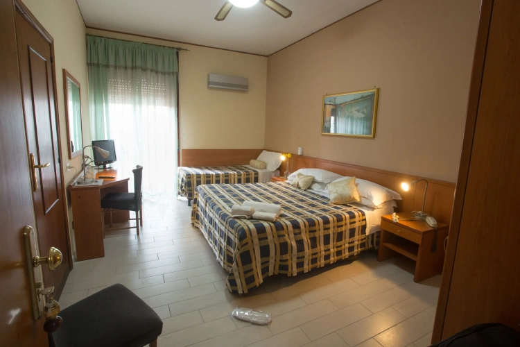 Standard Triple room