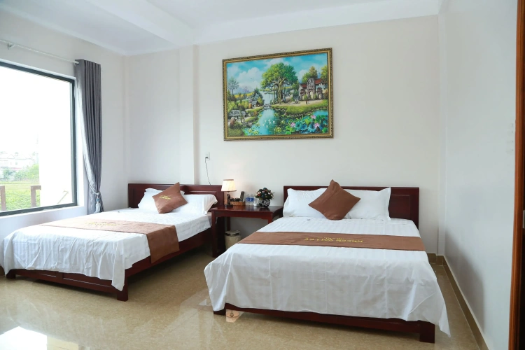 Deluxe Quadruple Family room