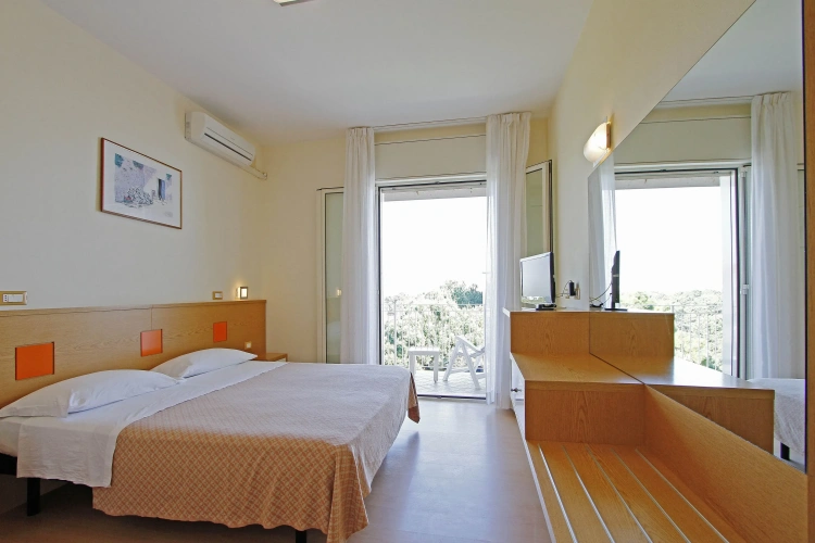 2 Bedrooms Standard Twin room with partial sea view
