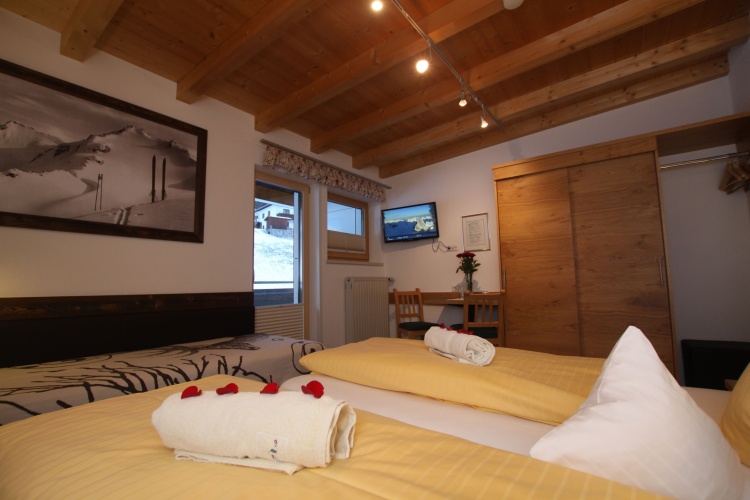 Standard Triple room