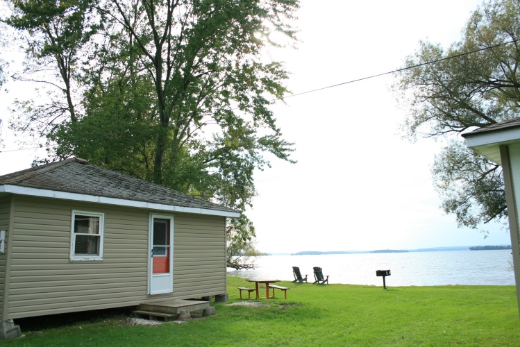 3 Bedrooms Cottage with lake view