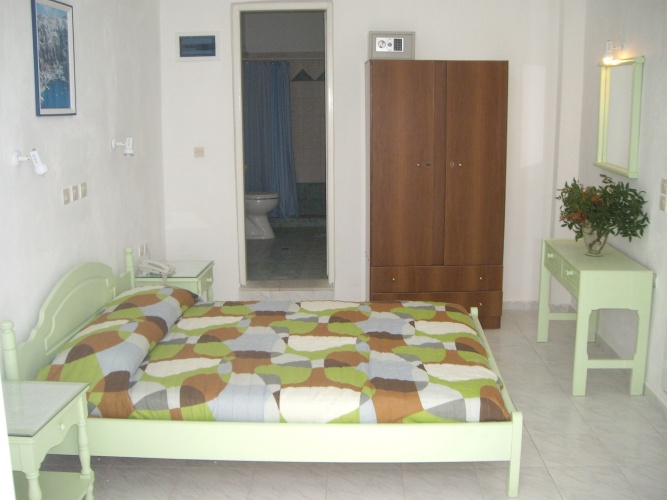 Economy Double Basement room