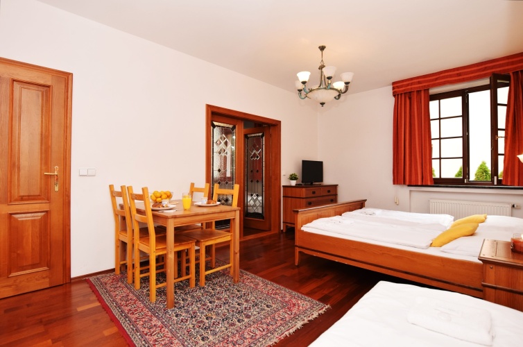 2 Bedrooms Classic Apartment with garden view