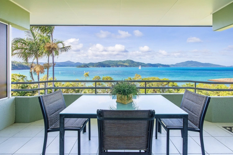 2 Bedrooms Apartment with sea view