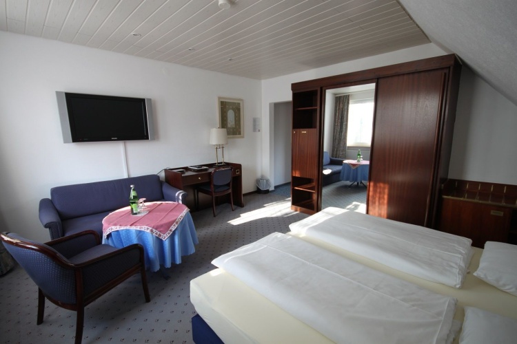 Standard Triple room