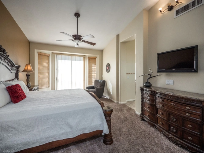 4 Bedrooms Cottage