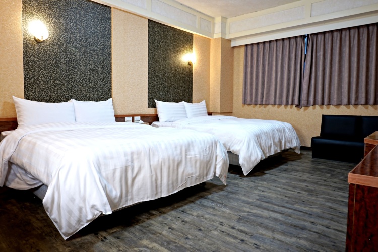 Business Quadruple room