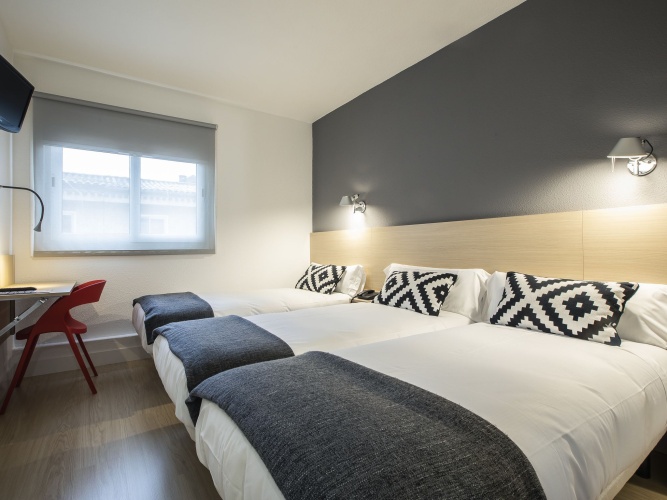 Standard Triple room