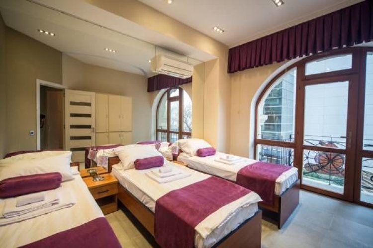1 Bedroom Standard Quadruple room with city view