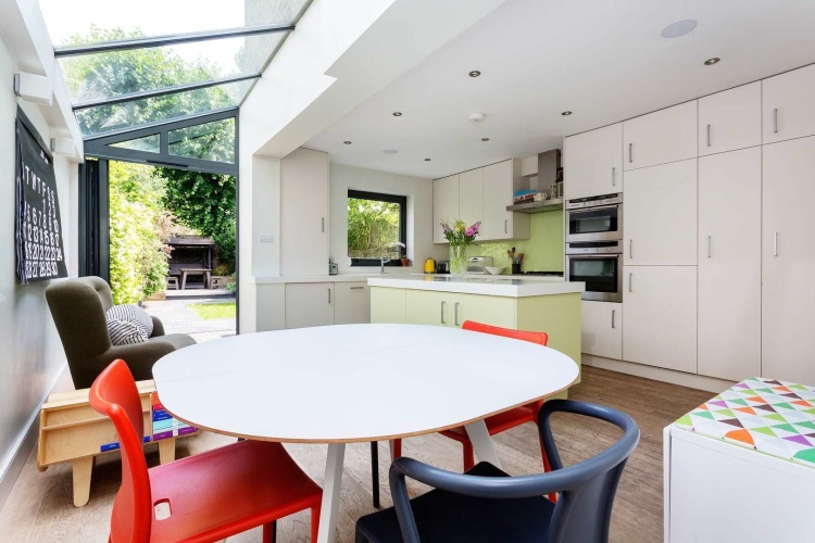 4 Bedrooms Cottage