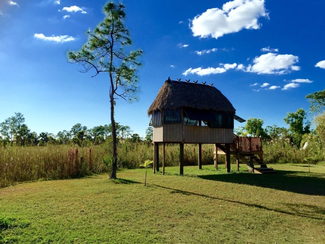 1 Bedroom Bungalow with lake view