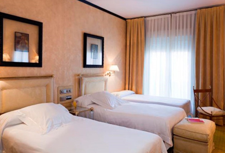 Standard Triple room