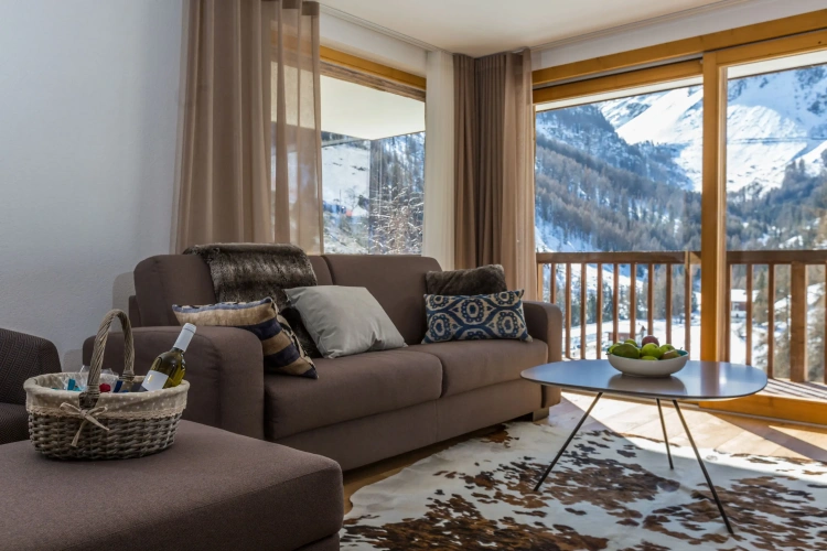 2 Bedrooms Apartment