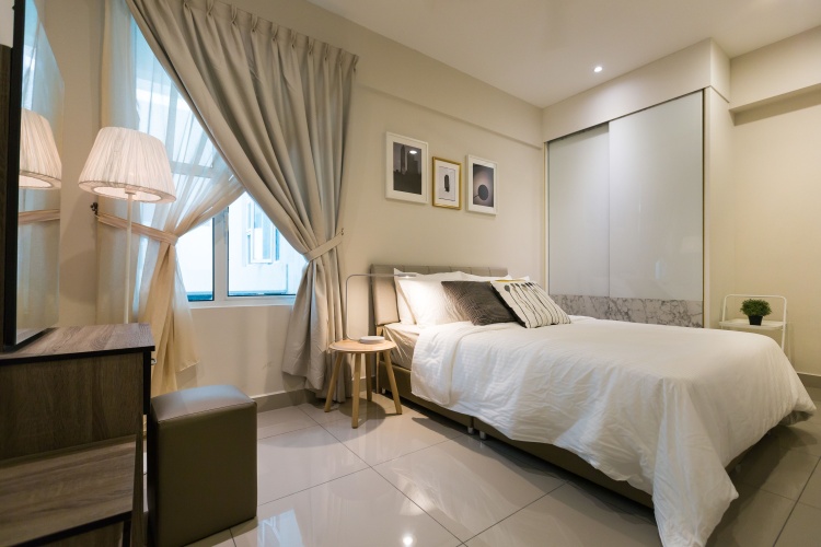4 Bedrooms Apartment