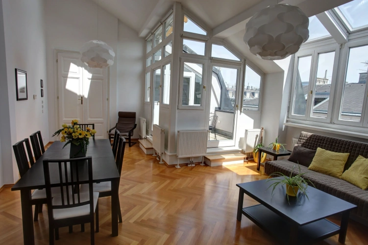 2 Bedrooms Apartment