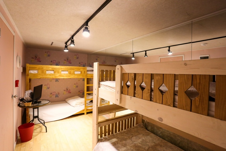 Standard Quadruple Basement room