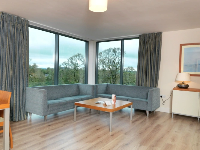2 Bedrooms Apartment