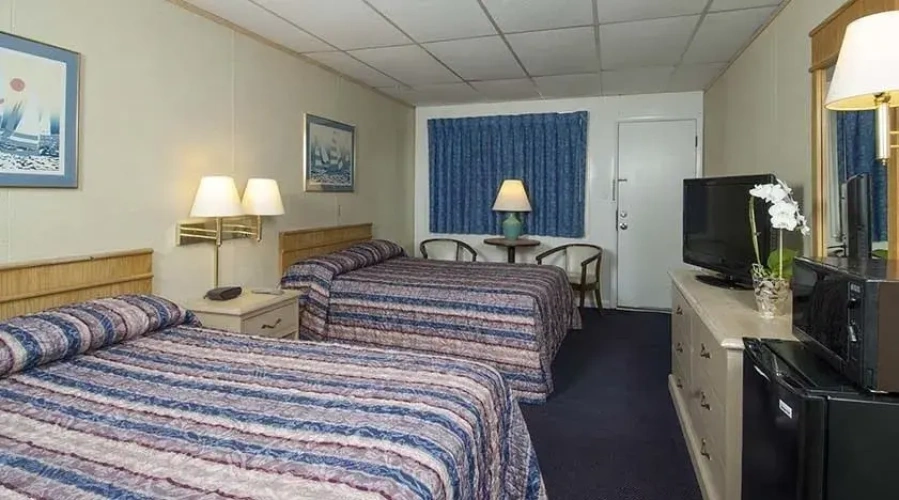 Classic Quadruple room with city view