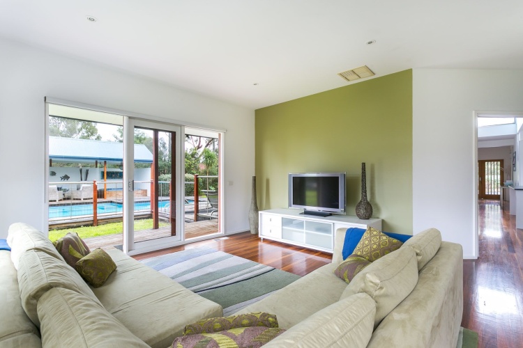 5 Bedrooms Cottage