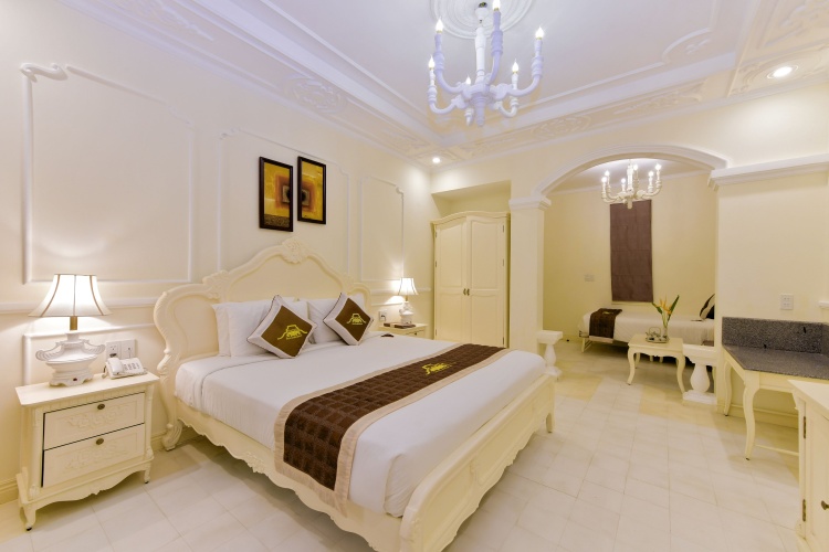 Standard Triple Family room with balcony