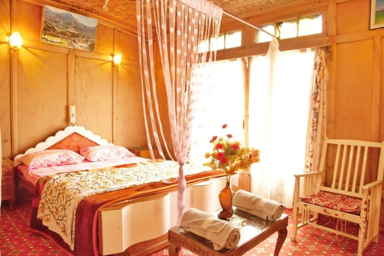 1 Bedroom Deluxe Double room with lake view