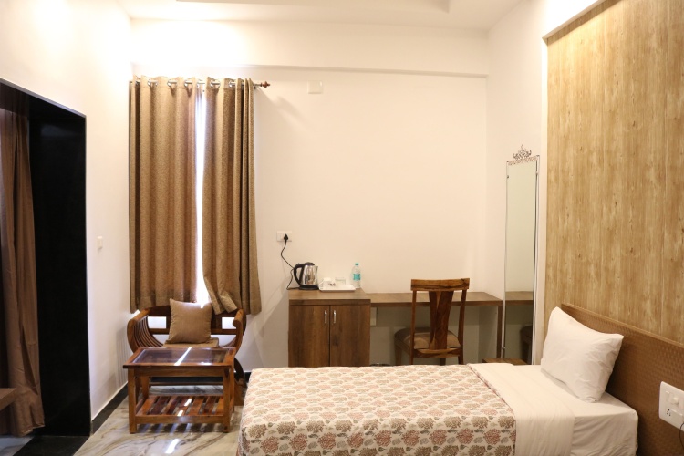 Deluxe Double Suite with city view