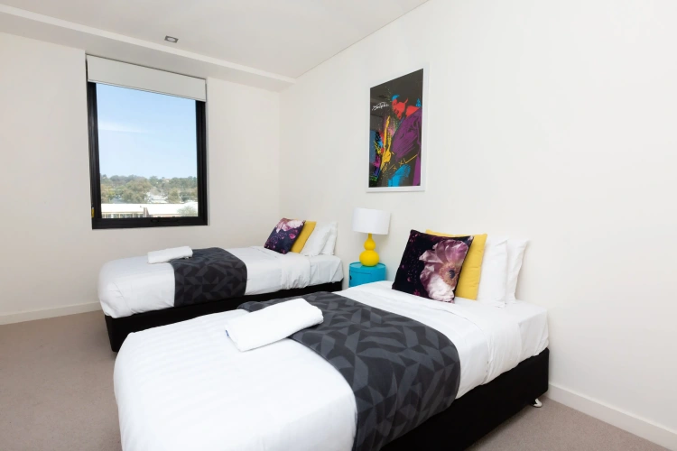 4 Bedrooms Apartment
