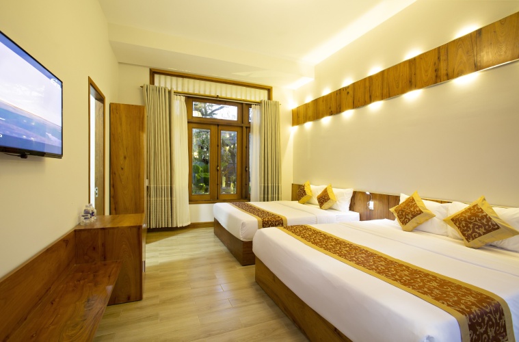 Deluxe room with balcony and with garden view
