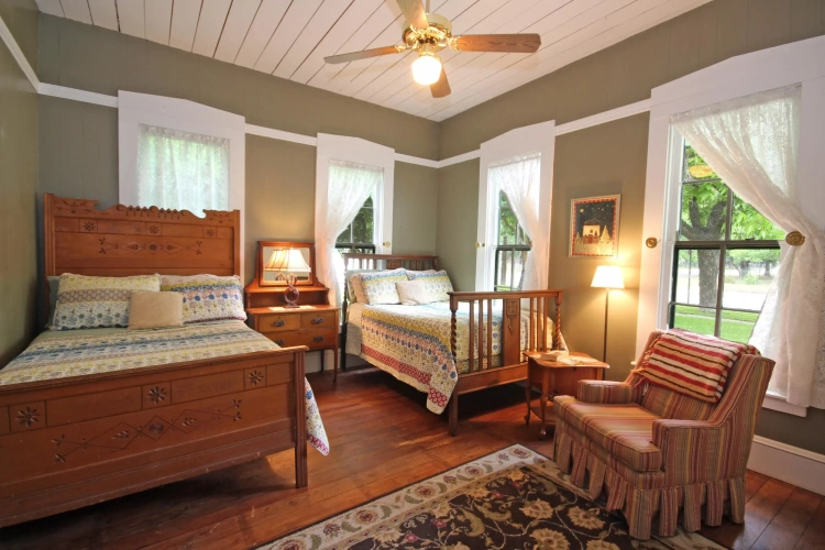4 Bedrooms Cottage