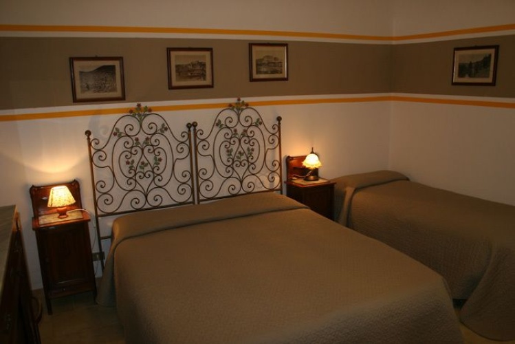 Standard Triple room