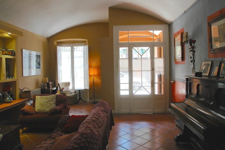 4 Bedrooms Cottage