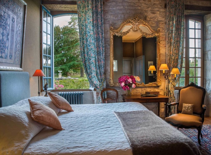 Grand Double Basement room