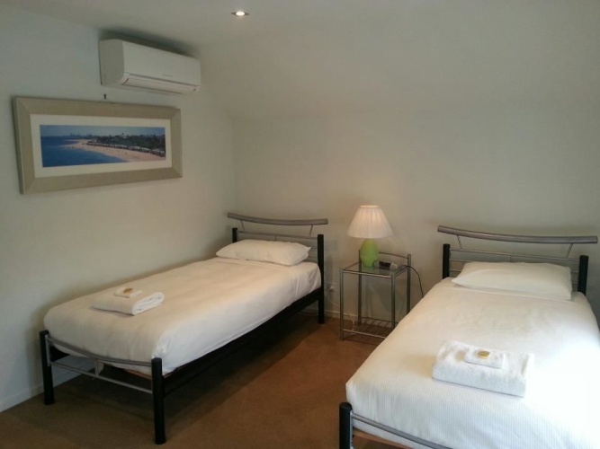 2 Bedrooms Classic Sextuple Apartment