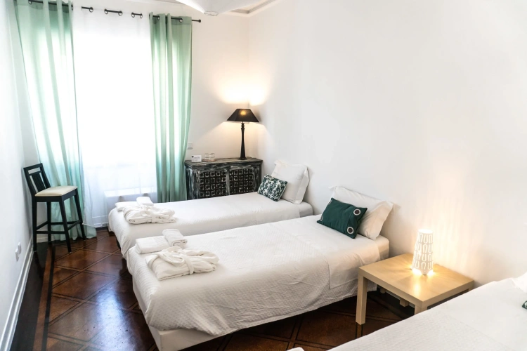 Standard Triple room