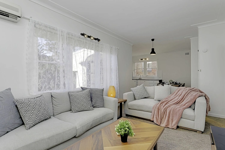 4 Bedrooms Apartment