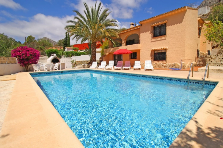 5 Bedrooms Sextuple Villa