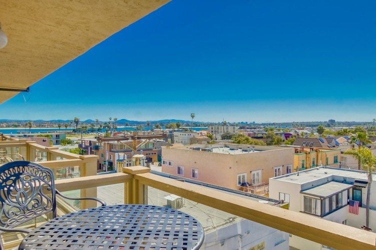 1 Bedroom Apartment with balcony and with ocean view