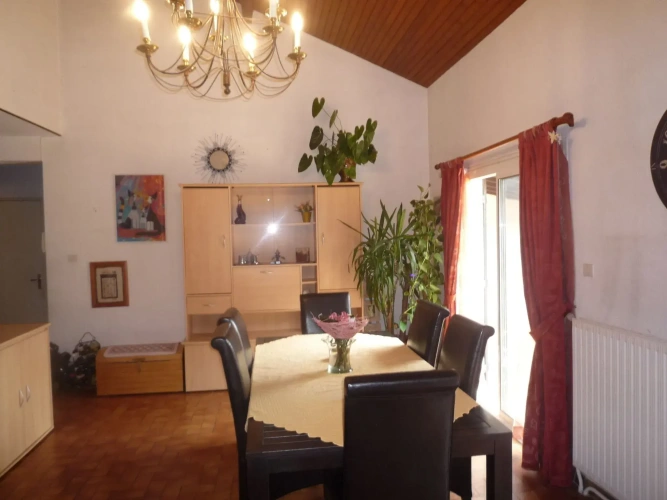 4 Bedrooms Cottage