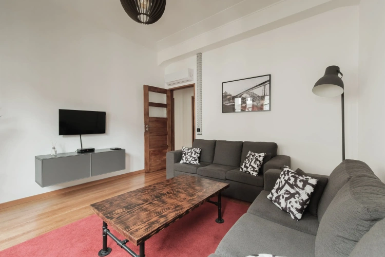 3 Bedrooms Apartment