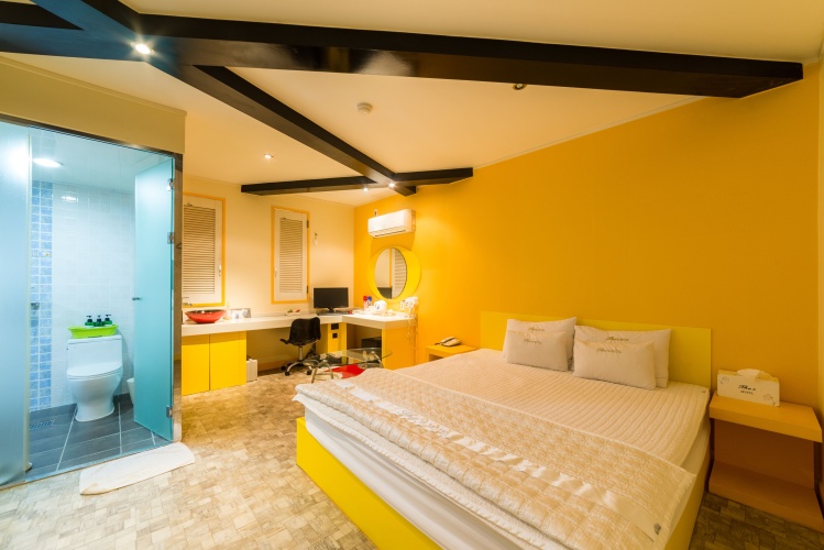 Standard Double room with city view