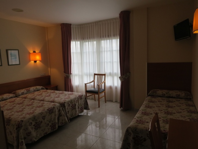 Standard Triple room