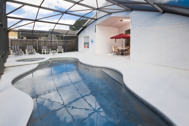 4 Bedrooms Villa