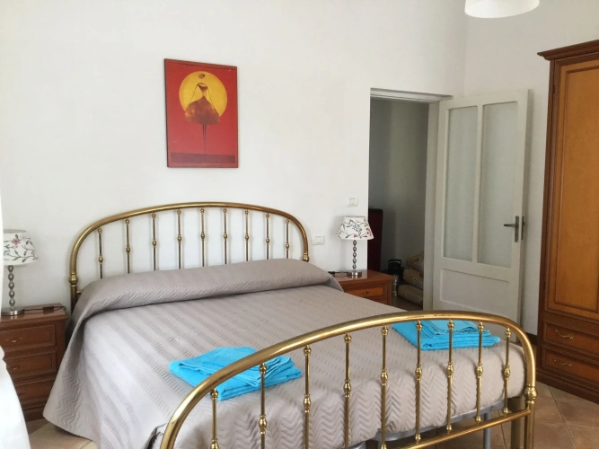 1 Bedroom Comfort Basement Apartment with garden view