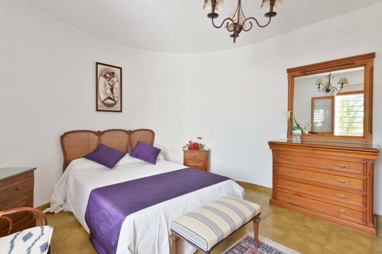 4 Bedrooms Sextuple Villa
