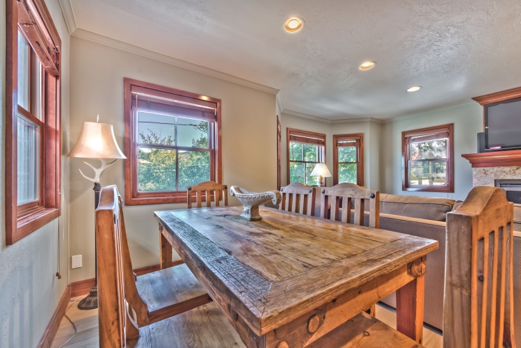 3 Bedrooms Cottage with balcony