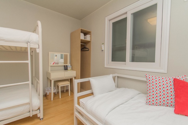 Standard Triple room