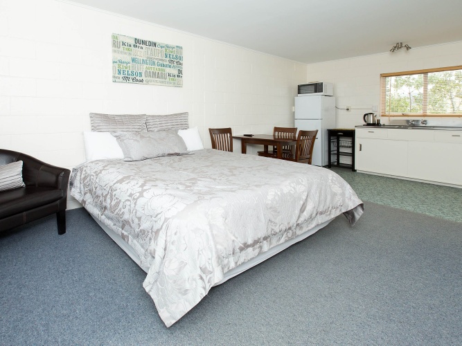 2 Bedrooms Standard Quintuple Family room